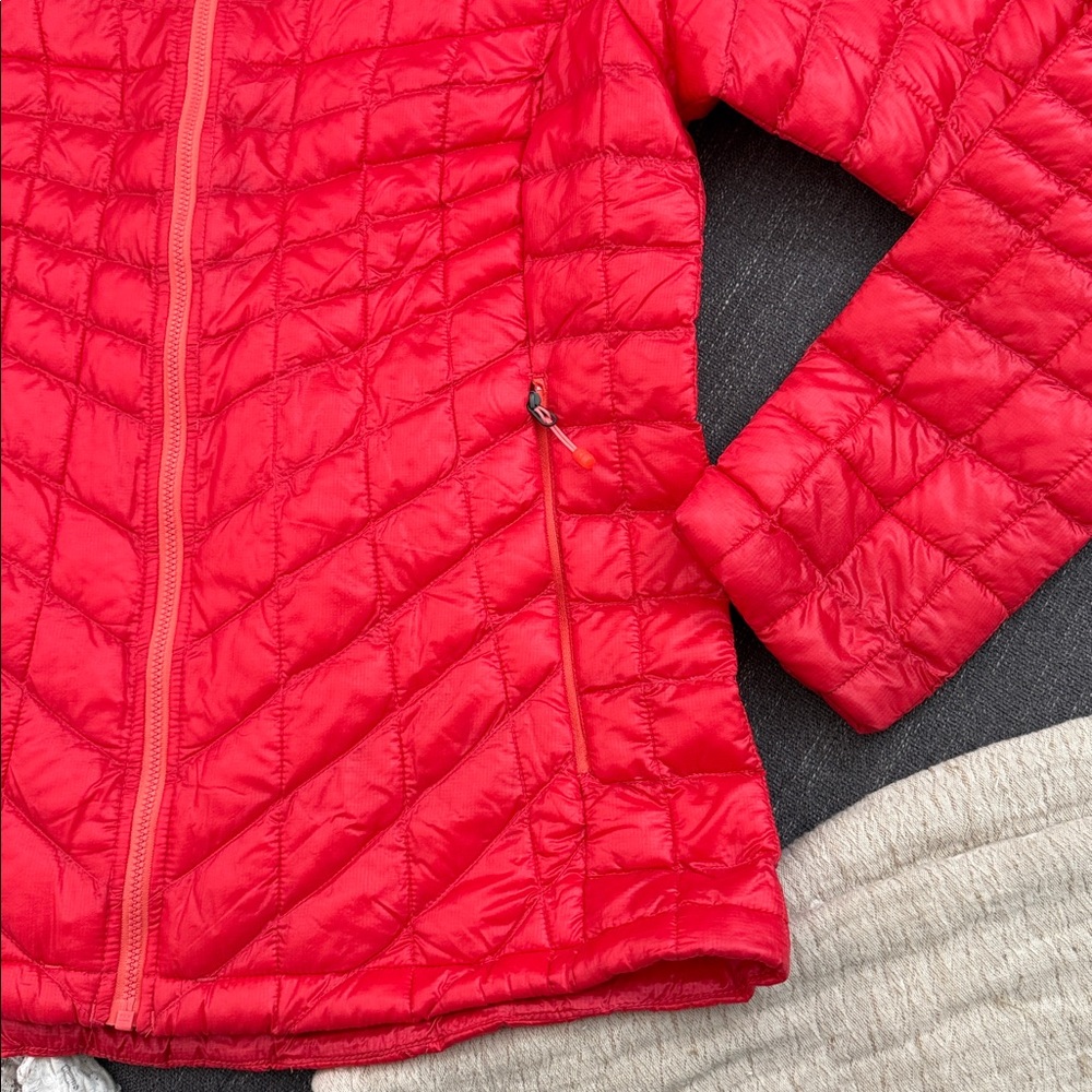 The North Face ThermoBall Trekker Quilted Jacket {Bright Red/Melon} M - Picture 4 of 7